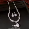 Pendientes y Collar de Zirconia Estilo Palacio Gota de Agua, Cadena para Clavícula de Lujo Ligero Nicho, Set de Joyería Exquisita de Gama Alta Personalizado