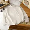 Otoño 2025 Nueva Ropa Infantil Camiseta Base con Letra Alo para Niños y Niñas Camiseta de Manga Larga Moderna Elegante Top Cálido