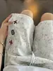 Shorts retro americanos teñidos de negro con bordado para hombre, nuevo estilo de verano, pantalones deportivos de marca modernos de corte holgado con un diseño único, shorts de cinco puntos
