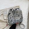 Bolsa Feminina de Cor Sólida com Padrão Geométrico de Diamante Moda Coreana Bolsa de Ombro Transversal Bolsa Feminina Dobrável tipo Balde