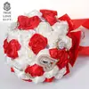 Flor roja y blanca pequeño strass Amazon suministro caliente mano sosteniendo flor simulación nupcial strass mano sosteniendo flor regalo boutique