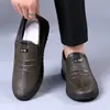 Novos sapatos masculinos de primavera, respiráveis, impermeáveis, antiderrapantes, modernos e versáteis, sapatos de couro pretos para negócios, tênis casuais, atacado
