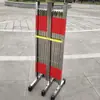 Valla telescópica de fibra de vidrio, valla móvil retráctil de tubo redondo, barandilla de aislamiento plegable de acero inoxidable con advertencia de seguridad aislada