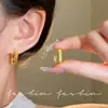 Pendientes de anillo liso exagerado con aguja de plata S925 de estilo europeo y americano para mujer, pendientes de temperamento simple Joker de lujo ligero de alta gama, venta al por mayor