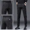 Pantalones Casuales Cálidos Cepillados de Alta Gama de Hong Kong para Hombre, Invierno Polar Engrosado Tendencia Estilo Coreano Ajustados Rectos Largos