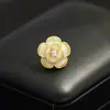 Broche estilo Chanel con piedra ojo de gato y camelia, diseño de alta gama para mujer, adecuado para trajes y suéteres, accesorio versátil