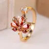 Anillo Abierto en Forma de Flor para Mujer, Diseño de Lujo Ligero de Nicho, Anillo Ajustable para Dedo Índice, Suministro Mayorista de Joyería de Yiwu