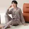 Conjunto de pijama masculino estilo coreano para primavera e outono, seda gelada, lapela, cardigã de manga longa, seda sintética de luxo leve, modelagem solta para casa