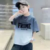 Camiseta de Algodão Puro Confortável de Manga Curta e Gola Redonda para Crianças Maiores, Top Fino Respirável de Verão com Estampa de Letras Estilosa para Meninos