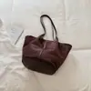 Bolso de hombro de gran capacidad de nicho transfronterizo, bolso tote de gamuza moderno y minimalista, casual y elegante para ir al trabajo, bolso de axila para mujer
