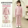 Nuevo conjunto de sudadera de primavera y otoño para niñas, con una chaqueta corta con cremallera estilo coreano y pantalones acampanados, un atuendo de dos piezas para niñas pequeñas
