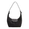 Bolso de mano retro chic y moderno con estampado de leopardo para mujer, versátil y texturizado, adecuado para principios de otoño, para ir al trabajo, se puede llevar al hombro o cruzado.