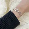 Pulsera Coreana Dongdaemun de Lujo Ligero Nariz de Cerdo Hebilla OT para Mujer Alto Sentido Estilo Frío Elegante CD Pulsera Accesorios Venta al por Mayor