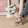 Zapatos Blancos Transpirables de Otoño 2026 Nuevos Casuales Deportivos de Piel Suave con Suela Gruesa, Ligeros y Versátiles para Mujer con Aumento de Altura
