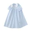 Vestido bordado de verano 2026 para niñas con dulce cuello Peter Pan y manga corta, directo de fábrica, versión coreana, atuendo de verano