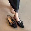 Primeiro encontro Jilei doce fresco colisão estilo retro moderno para o dia a dia alça fina biqueira com rebite sapatos de salto único