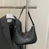 Design Laço Francês 2025 Padrão Tecido Nova Moda Elegante Personalidade Fashionável Bolsa de Ombro Único Bolsa de Axila para Mulheres
