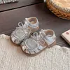 Nuevas Sandalias para Niñas 2026 Zapatos Pequeños de Cuero Huecos Gatito Zapatos de Suela Suave Lazo Estilo Coreano Zapatos de Princesa Zapatos para Bebé