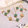 Set de Pulsera, Collar y Aretes de Acero Titanio Chapado en Oro con Diamantes, Lujo Ligero, Sensación de Alta Gama, Joyería Popular de Nicho