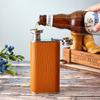 Frasco de Vinho de Aço Inoxidável 304 de Meia Libra, Frasco de Vinho de Grau Alimentício para Acampamento ao Ar Livre, Garrafa de Água Plana Portátil com Cobertura de Couro para Uso Doméstico