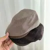 Nuevo boina de estilo retro británico con rayas y visera de cuero patchwork para mujer, otoño de 2026, a la moda, casual, versátil