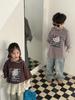 Camiseta Infantil 2026 Estilo Outono Versão Coreana para Meninos e Meninas, Blusa Falsa de Duas Peças com Patchwork de Desenho Animado, Camiseta Básica Listrada de Gola Redonda Infantil