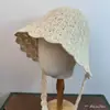 Sombrero Loli de Encaje Hueco Estilo Japonés con Cordones en la Espalda y Ribete de Encaje, Sombrero de Pescador Transpirable Delgado para Primavera y Verano que Hace que la Cara Parezca Más Pequeña