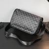 Bolso de hombro de moda popular al por mayor, bolso de mensajero retro sencillo, bolso cuadrado pequeño informal para exteriores para hombres, bolso tipo cartera