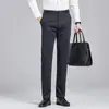 Calça Casual Masculina de Seda com Toque Fresco, Resistente a Amassados, Primavera e Verão, Fina, Business, Corte Reto, Não Amassa, Caimento Fluido, Respirável, Calça Social para Homem