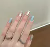 Uñas Postizas Populares de Xiaohongshu en Color Verde Menta Sólido con Puntos y Pedrería, Puntas de Uña Estilo Lujo Ligero Transparente Hielo Que Mejoran el Tono de la Uña