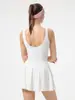 26 Vestido Esportivo de Badminton Novo para o Verão com Gola Quadrada Elástica Confortável, Design Emagrecedor e Elegante, Combinado com Shorts de Segurança Independentes, Saia de Tênis