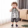Conjunto de Verão com Manga Curta para Meninos 2026 Novo Estiloso Roupas de Verão para Bebês Conjunto de Três Peças Camisa Xadrez da Moda