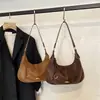 Nova bolsa transfronteiriça em formato de bolinho, versátil para mulheres, adequada para o trabalho, bolsa transversal, bolsa em formato de meia-lua, novo estilo 2026, bolsa de ombro em camurça, bolsa de axila