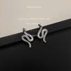 Brincos de cobra de zircônia microincrustada de alta qualidade, design leve e luxuoso, linhas em forma de cobra, brincos de nicho criativos e temperamento atmosférico