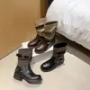 Botas de Moda con Punta Redonda, Patchwork y Tacón Grueso para Mujer 2026 Otoño/Invierno Estilo Nuevo Hebilla Versátil Estilizadoras Botines Fruncidos Botas de Jinete