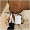 Bolsa Feminina para o Trabalho Grande Capacidade Toque de Luxo Bolsa de Mão Pequena para Carregar Bolsa Transversal Exquisita Versátil Fashionável Feminina Transfronteiriça