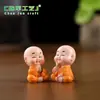 Paisagem miniatura criativa travessa quatro-não mongezinho Zen acessórios decorativos, pequena estatueta de monge para carro, desktop ou mesa de chá