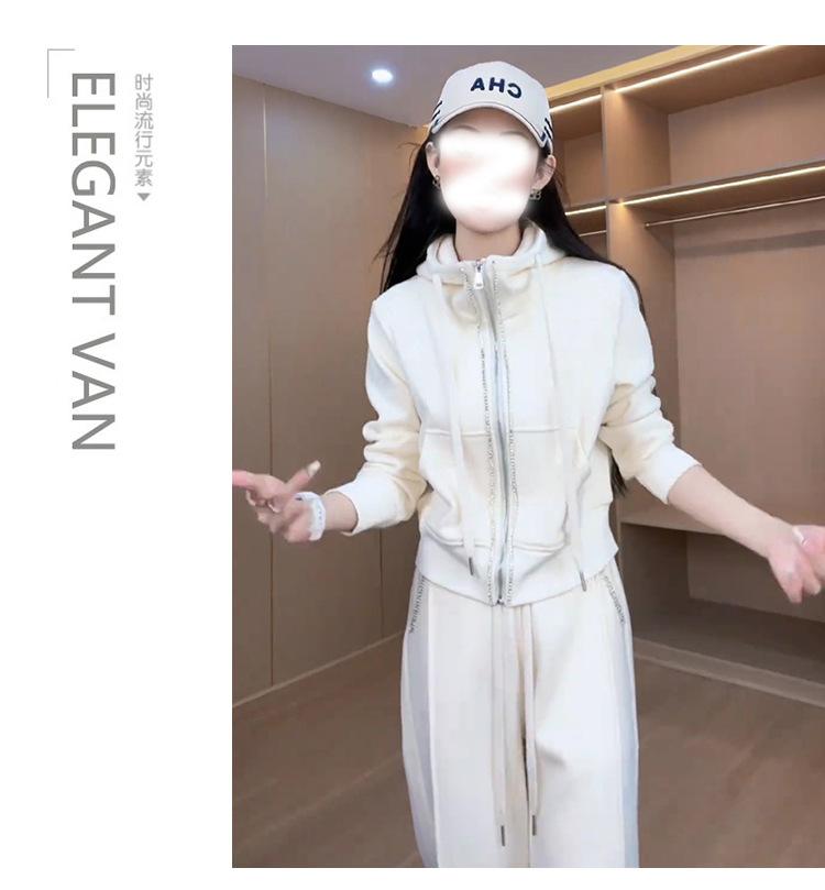 跨境淘货源分销2023秋冬季新款街头潮流减龄小个子爆款欧货网红款运动套装休闲运动气质休闲时尚流行新款秋装秋装女装时尚套装套装女装秋季套装女套装女女士运动服女装两件套套装卫衣套装休闲套装秋季套装女装时尚套装盐系休闲套装女装2023百搭设计感小众洋气欧货阿里国际站跨境采购Cross-border, shopping source, foreign trade, export, distribution 2023 fall, winter, new, street trend, explosive, European goods, network red, sportswear, leisure sports, temperament leisure, fashion popular, new autumn wear, autumn women's wear, fashion suit, women's wear, women's wear, women's wear, women's sportswear, women's two-piece, hoodie suit, casual suit, autumn suit, women's wear, Fashion suit salt department, casual suit women's dress, Ali International Station, cross-border procurement