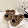 Cachorro cálido 2026 zapatos de interior para confinamiento suela gruesa pantuflas para el hogar punta cerrada pantuflas de algodón pantuflas peludas para mujer mierda lindo tacto