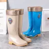 Botas de lluvia altas antideslizantes e impermeables para mujer, con suela gruesa, para uso en exteriores, adecuadas para adultos, uso en la cocina, con forro de felpa, duraderas y de diseño de tubo largo