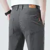 Calça casual masculina de alta qualidade, novo modelo 2026, estilo business de perna reta para o verão, adequada para pais de meia-idade, cor cáqui, versão leve de verão