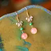 Brincos de Ágata Fonte Natural de Sal para Mulheres Borboleta Incrustada com Ouro 14K Botões Rosa Fofos Brincos Simples Divertidos Atacado