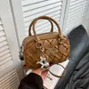 Bolsa de Mão Artesanal de Moda de Nicho Feminina 2025 Nova Retro Versátil Casual para o Dia a Dia Bolsa de Ombro Transversal