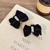 Presilha de Cabelo Princesa Meio Presa com Pérolas de Veludo, Mini Presilha Tiburón de Alta Qualidade e Elegante Acessório de Cabelo
