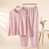 Pijama nuevo De terciopelo para mujer, exquisito bordado, a la moda, estilo otoño e invierno, manga larga, pantalón largo, cálido, conjunto para estar en casa, se puede usar fuera