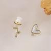 Delicados aretes de botón de rosa de amor asimétricos para mujer, diseño de nicho, aretes de temperamento, nuevos aretes de lujo ligero 2023