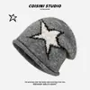 Gorro de Lã Macio Estilo Americano com Estampa de Estrela Picante e Borda Enrolada para Mulheres 2025 Novo Outono e Inverno Versátil Afina o Rosto Pequeno