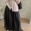 Toma real de la nueva moda coreana de otoño 2026 para mujer de Dongdaemun: Falda elegante de estilo pastoral floral con volantes, estilo coreano
