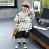 Conjunto de Verão para Meninos 2026 Novo Estiloso e Fashion para Crianças Pequenas de 3-5 Anos, Conjunto de Duas Peças com Manga Curta e Shorts