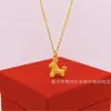 Collar Patrón Martillo de Pony para Mujer 2026 Nuevo Diseño Año del Caballo del Zodiaco Cadena de Clavícula Elegante de Lujo Ligero Juego Venta al por Mayor